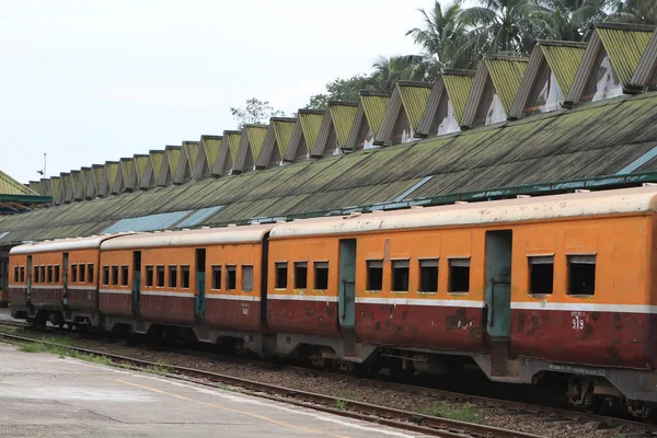 Τρένο Στη Γιανγκόν Βιρμανία Myanma — Φωτογραφία Αρχείου