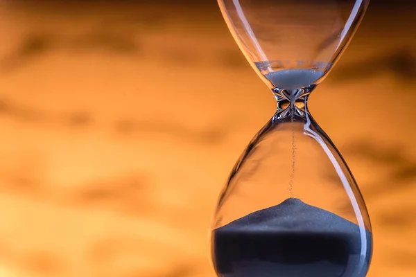 Sand running through an hourglass — Stock Photo, Image