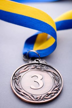 Yakın çekim stüdyo çekim üçüncü yer bronz madalya