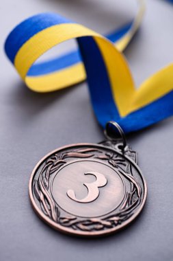Yakın çekim stüdyo çekim üçüncü yer bronz madalya