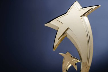 Üzerinde mavi şık altın göktaşları