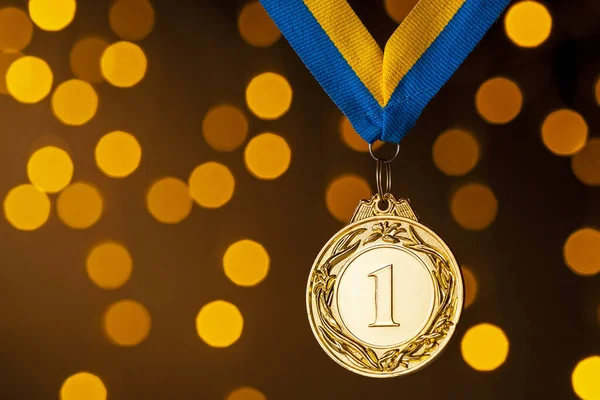 Χρυσό μετάλλιο πρωταθλητή ή νικητή σε κορδέλα — Φωτογραφία Αρχείου