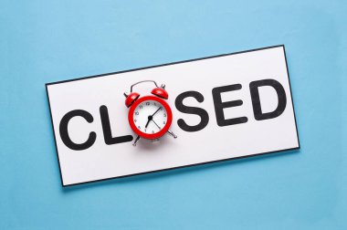 Alarm saati ile kapalı işareti ve kopyalama alanı