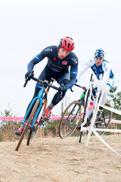 Cyklokrosoví jezdci v soutěži — Stock fotografie