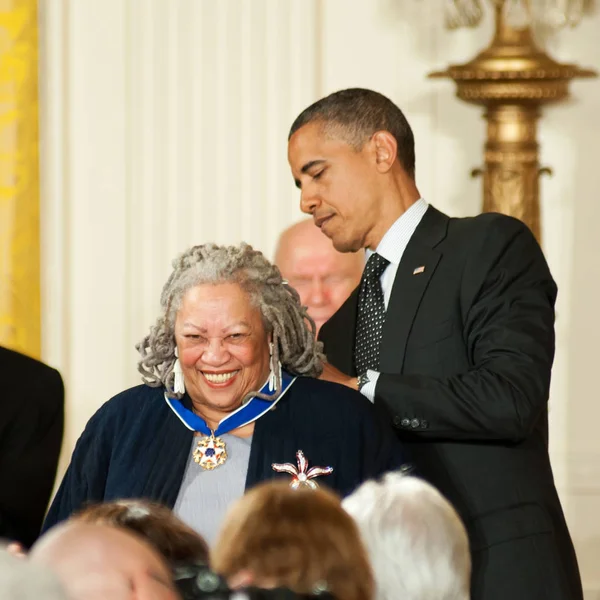 Yazar Toni Morrison ve Başkan Barack Obama