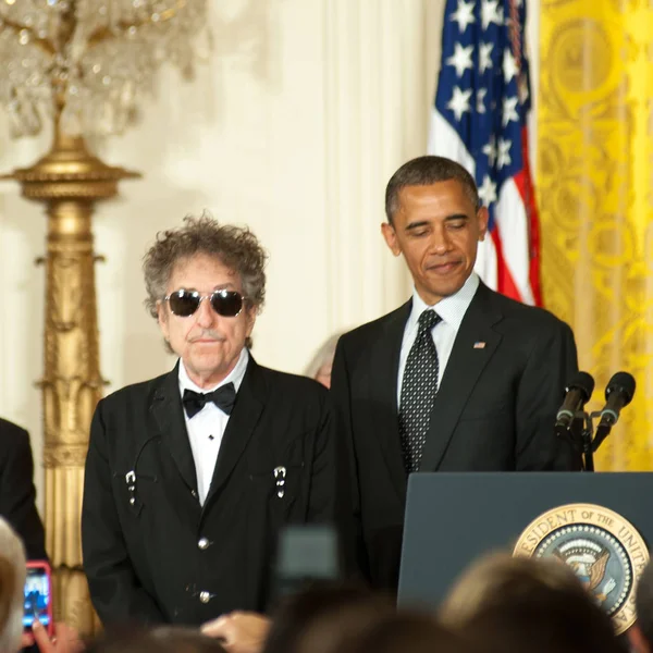 El cantante Bob Dylan y el presidente Barack Obama —  Fotos de Stock