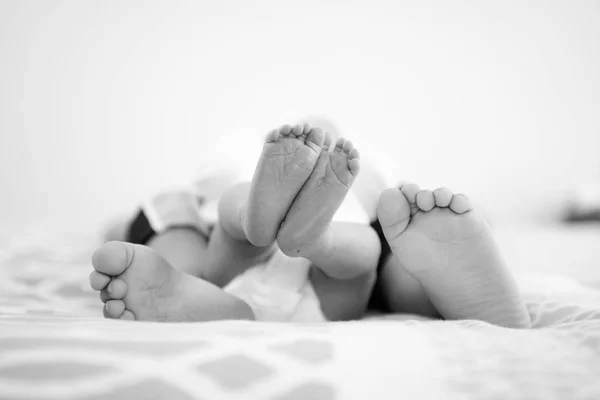 Entzückende Babyfüße — Stockfoto