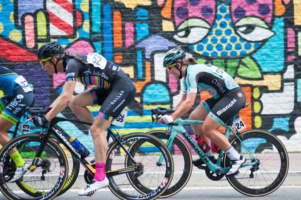 Cyclists compete race — Stock Photo, Image