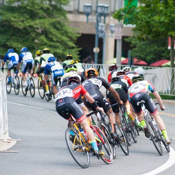 Kerékpárosok versenyeznek a verseny — Stock Fotó