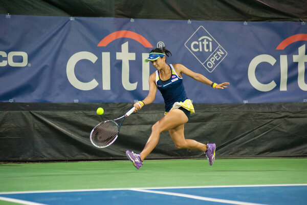 теннисистка Риса Одзаки
