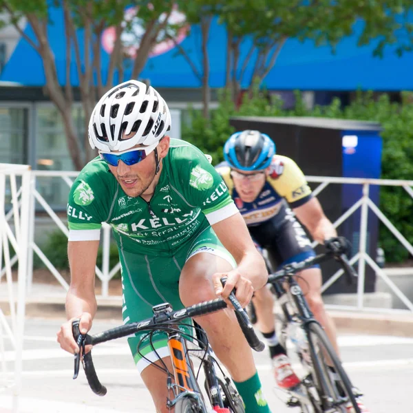 Cyclists compete race — Stock Photo, Image