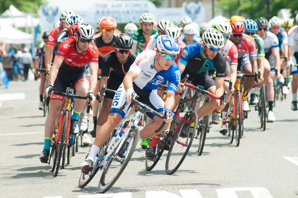 Cyclistes concourent course — Photo
