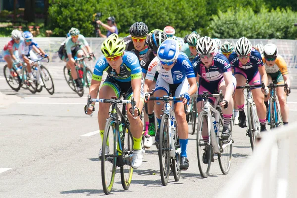 Radfahrer liefern sich Rennen — Stockfoto