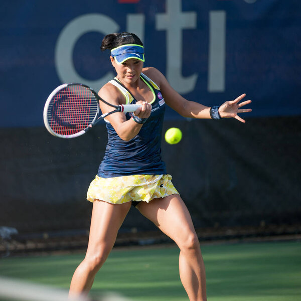 теннисистка Риса Одзаки
