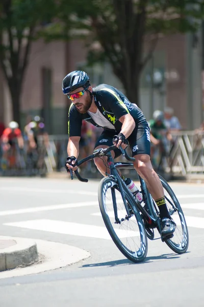 Cyclists compete race — Stock Photo, Image