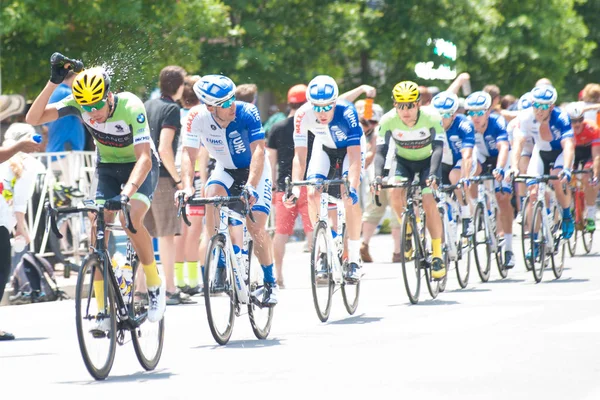 Radfahrer liefern sich Rennen — Stockfoto