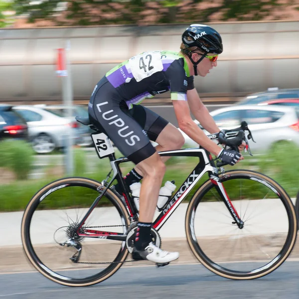 Cyclists compete race — Stock Photo, Image