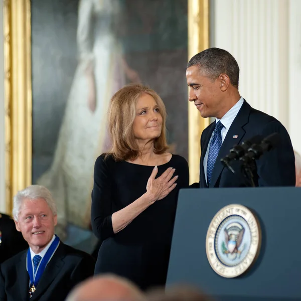 Gloria Steinem et le président Barack Obama — Photo