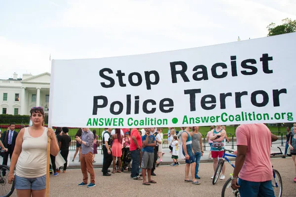 Марш проти жорстокості поліції і расизму — стокове фото