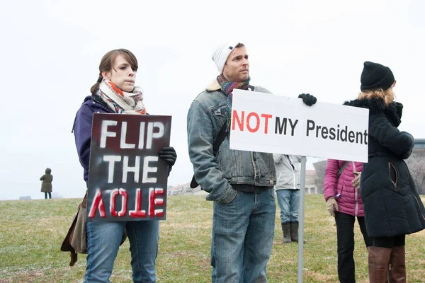 Demonstranten protesteren tegen Donald Trump — Stockfoto