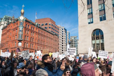 Protestocular karşı Başkan koz