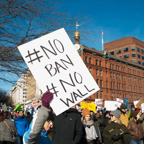 Demonstranten gegen Präsident Trumpf — Stockfoto