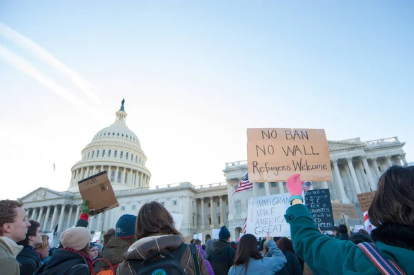 Protestocular karşı Başkan koz