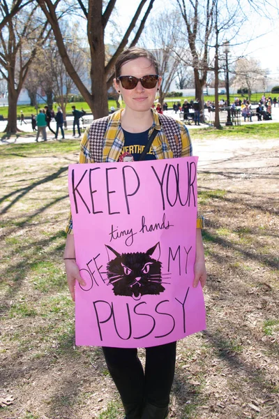 Demonstrant på internationella kvinnodagen — Stockfoto