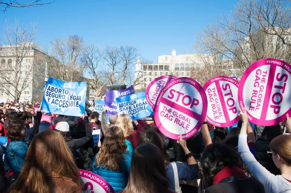 Manifestanti nella Giornata internazionale della donna — Foto Stock