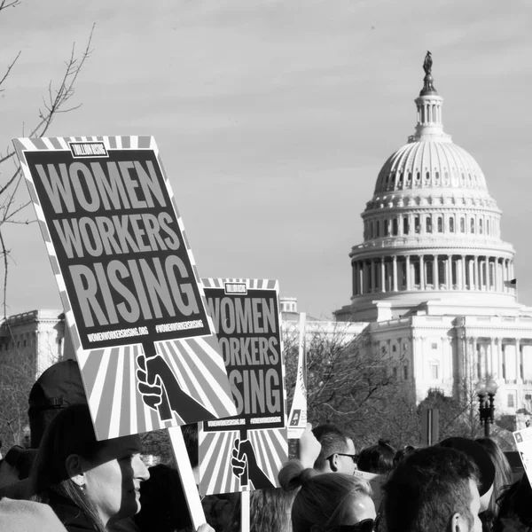 Διαδηλωτές την ημέρα της γυναίκας — Φωτογραφία Αρχείου