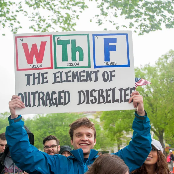 Manifestante con segno durante marzo per la Scienza — Foto Stock