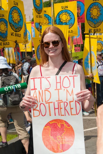 Manifestante tenere segno a Peoples Climate March — Foto Stock