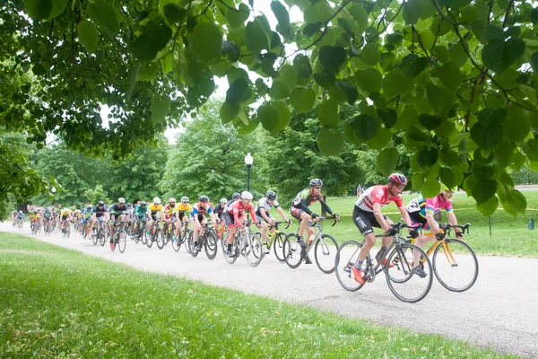 Syklister i konkurranse – stockfoto