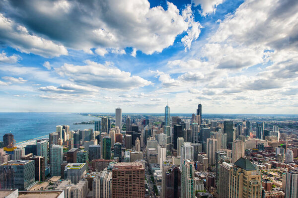 A cityscape of Chicago in daylight