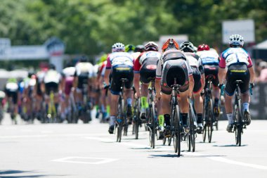 Elit erkekler bisikletçiler rekabet