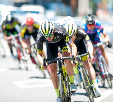 Elit erkekler bisikletçiler rekabet