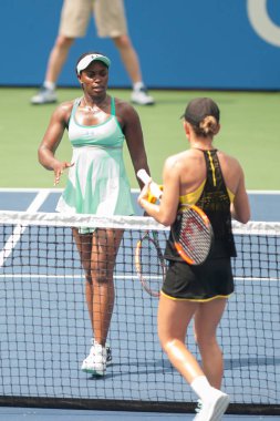 Tenis oyuncular Sloane Stephens ve Simona Halep
