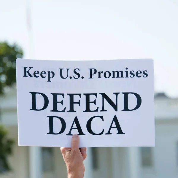 Protesting the end of DACA — Stock Photo, Image