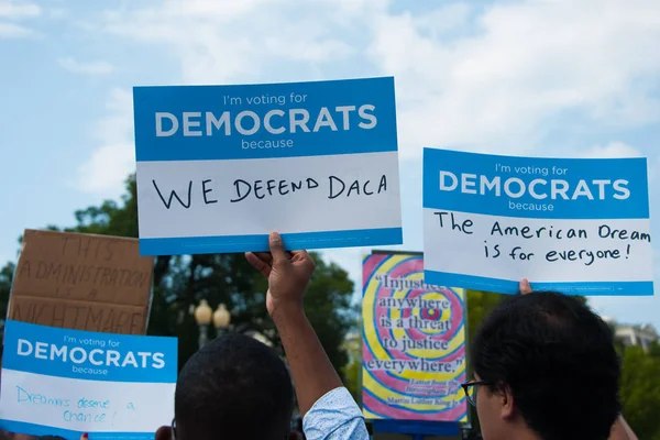 Protestando o fim da DACA — Fotografia de Stock