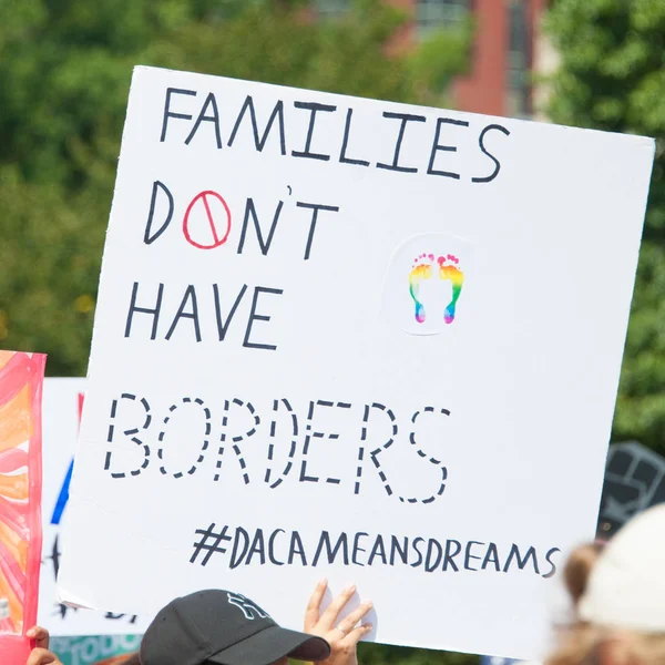 Protesting the end of DACA — Stock Photo, Image