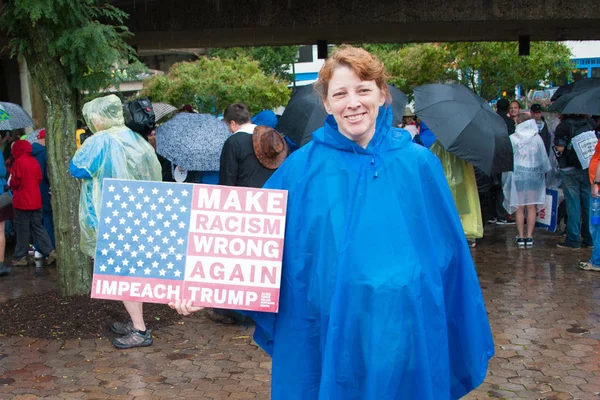 Un participant à la Marche pour affronter la suprématie blanche — Photo