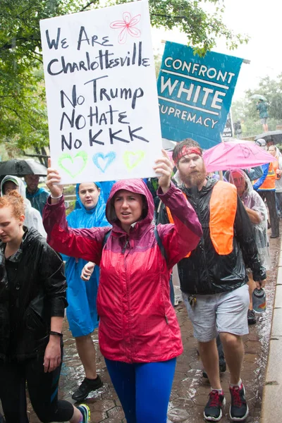 Mart ayında beyaz üstünlüğü yüzleşmek için katılımcılar