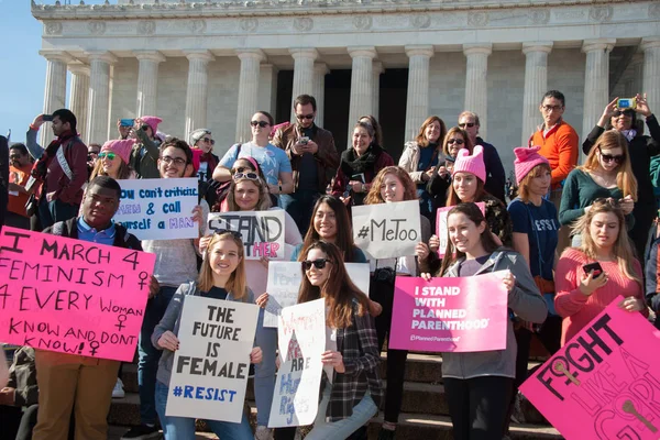 Washington 20 Ocak 2018: Göstericiler ve kadın hakları desteklemek üzere ralli Amerika Demokratlar 20 Ocak 2018 yılında Washington, Dc kadın Mart'ta, 2018 ara seçimlerde oy verme çağrısı  