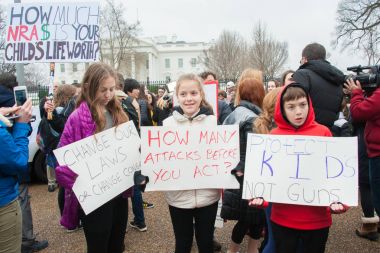 Gençler üzerinde 19 Şubat 2018 yılında Washington Dc silah yasaları protesto etmek için Beyaz Saray'da bir Sabahlari sahne