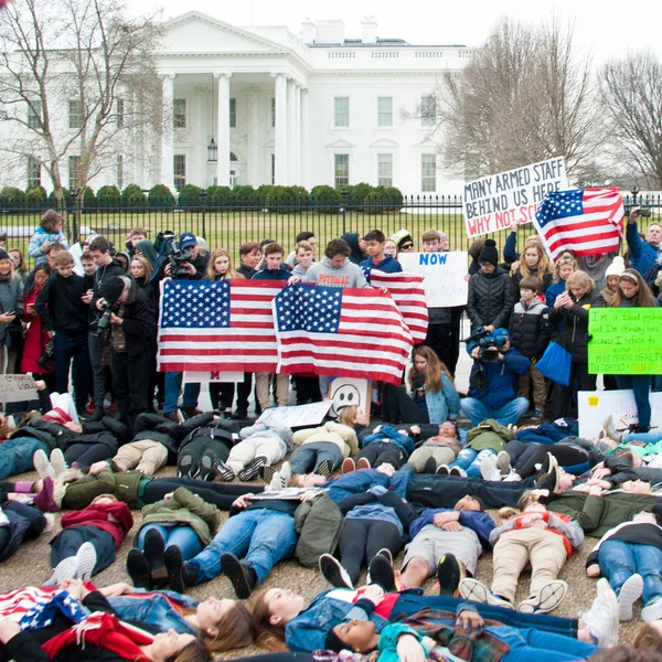 Adolescentes Presentan Una Mentira Casa Blanca Para Protestar Contra Las — Foto de Stock