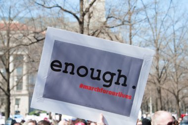 Bir katılımcı Our Lives, bir protesto tarafından öğrenciler için silah kontrolü, için Mart ayında 24 Mart 2018 yılında Washington Dc üzerinde bir işaret tutan 