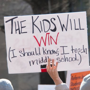 Bir katılımcı Our Lives, bir protesto tarafından öğrenciler için silah kontrolü, için Mart ayında 24 Mart 2018 yılında Washington Dc üzerinde bir işaret tutan 