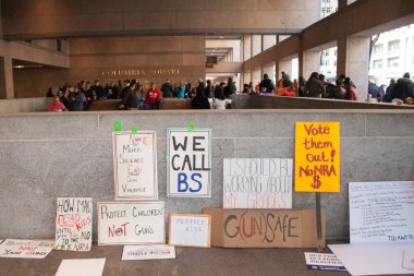 Our Lives, bir protesto tarafından öğrenciler için silah kontrolü, için Mart 24 Mart 2018 yılında Washington Dc üzerinde işaretleri atılır  