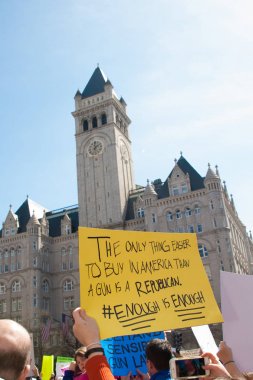 Bir katılımcı Our Lives, bir protesto tarafından öğrenciler için silah kontrolü, için Mart ayında 24 Mart 2018 yılında Washington Dc üzerinde bir işaret tutan 