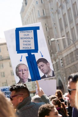 Bir katılımcı Our Lives, bir protesto tarafından öğrenciler için silah kontrolü, için Mart ayında 24 Mart 2018 yılında Washington Dc üzerinde bir işaret tutan 